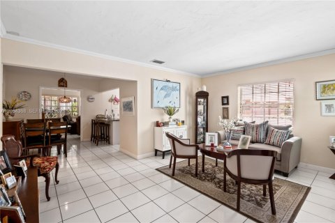 Villa ou maison à vendre à Miami, Floride: 3 chambres, 143.07 m2 № 2274731 - photo 6