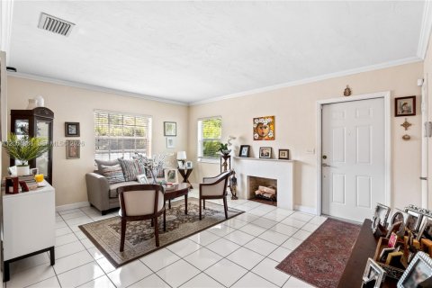 Villa ou maison à vendre à Miami, Floride: 3 chambres, 143.07 m2 № 2274731 - photo 5