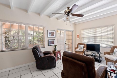 Villa ou maison à vendre à Miami, Floride: 3 chambres, 143.07 m2 № 2274731 - photo 24