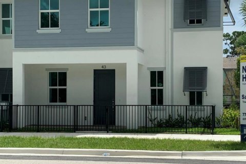 Townhouse in Stuart, Florida 4 bedrooms, 177.91 sq.m. № 2268565