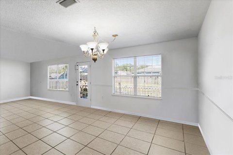 House in Palm Coast, Florida 4 bedrooms, 276.48 sq.m. № 2212689 - photo 11