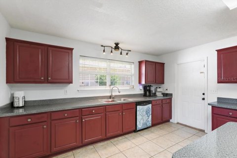 House in Palm Coast, Florida 4 bedrooms, 276.48 sq.m. № 2212689 - photo 10