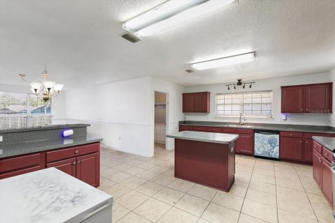 House in Palm Coast, Florida 4 bedrooms, 276.48 sq.m. № 2212689 - photo 9