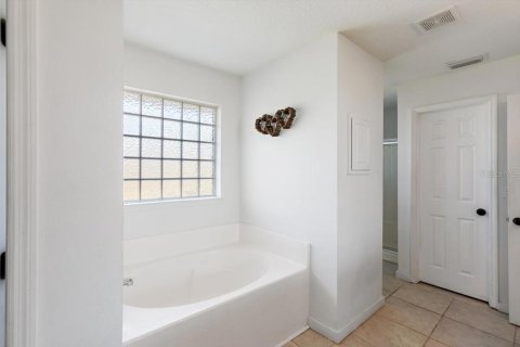 House in Palm Coast, Florida 4 bedrooms, 276.48 sq.m. № 2212689 - photo 14