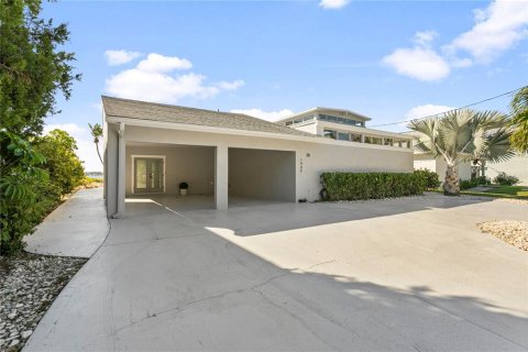 House in Palmetto, Florida 3 bedrooms, 429.95 sq.m. № 2127555 - photo 2