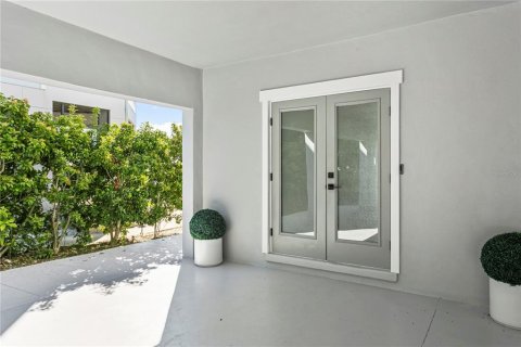 House in Palmetto, Florida 3 bedrooms, 429.95 sq.m. № 2127555 - photo 5