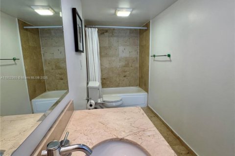 Copropriété à vendre à Bal Harbour, Floride: 1 chambre, 83.24 m2 № 1867343 - photo 20