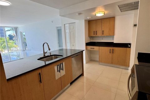Copropriété à vendre à Bal Harbour, Floride: 1 chambre, 83.24 m2 № 1867343 - photo 2
