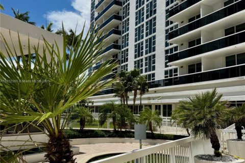 Copropriété à vendre à Bal Harbour, Floride: 1 chambre, 83.24 m2 № 1867343 - photo 26