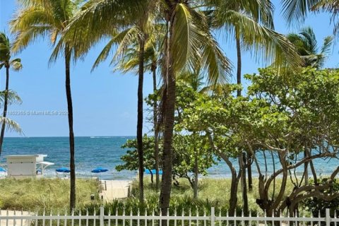 Copropriété à vendre à Bal Harbour, Floride: 1 chambre, 83.24 m2 № 1867343 - photo 30