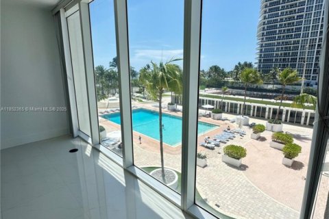 Copropriété à vendre à Bal Harbour, Floride: 1 chambre, 83.24 m2 № 1867343 - photo 4
