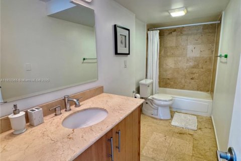 Copropriété à vendre à Bal Harbour, Floride: 1 chambre, 83.24 m2 № 1867343 - photo 19