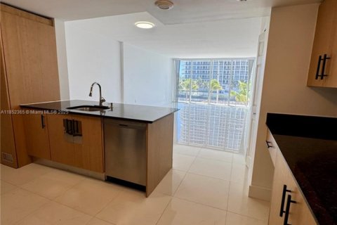 Copropriété à vendre à Bal Harbour, Floride: 1 chambre, 83.24 m2 № 1867343 - photo 11