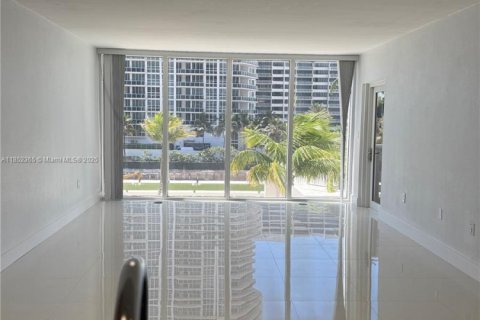 Copropriété à vendre à Bal Harbour, Floride: 1 chambre, 83.24 m2 № 1867343 - photo 9