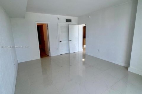 Copropriété à vendre à Bal Harbour, Floride: 1 chambre, 83.24 m2 № 1867343 - photo 15