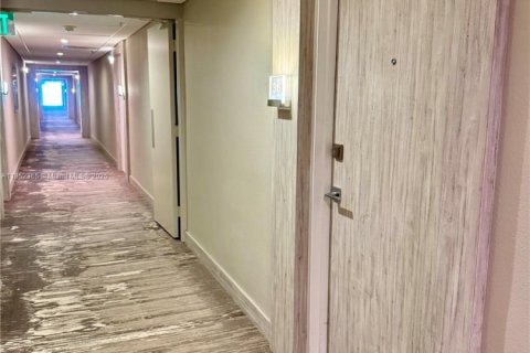 Copropriété à vendre à Bal Harbour, Floride: 1 chambre, 83.24 m2 № 1867343 - photo 25
