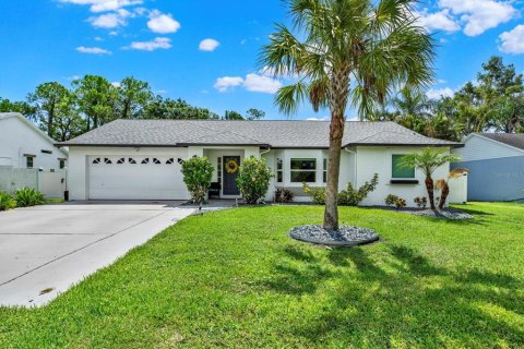 House in Pinellas Park, Florida 3 bedrooms, 190.73 sq.m. № 1826755 - photo 1