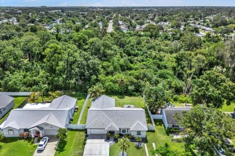 House in Pinellas Park, Florida 3 bedrooms, 190.73 sq.m. № 1826755 - photo 29