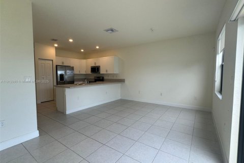 Touwnhouse à vendre à Hialeah, Floride: 3 chambres, 131.18 m2 № 1969273 - photo 7