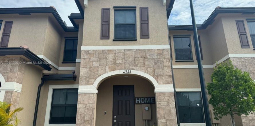 Touwnhouse à Hialeah, Floride 3 chambres, 131.18 m2 № 1969273