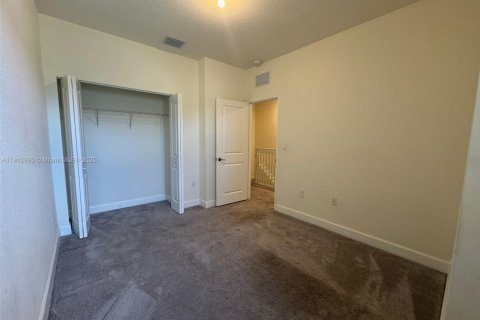 Touwnhouse à vendre à Hialeah, Floride: 3 chambres, 131.18 m2 № 1969273 - photo 15