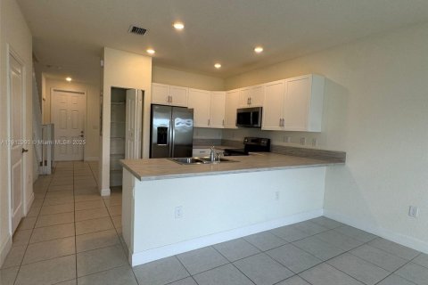 Touwnhouse à vendre à Hialeah, Floride: 3 chambres, 131.18 m2 № 1969273 - photo 6