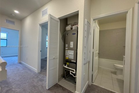Touwnhouse à vendre à Hialeah, Floride: 3 chambres, 131.18 m2 № 1969273 - photo 28