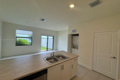 Touwnhouse à vendre à Hialeah, Floride: 3 chambres, 131.18 m2 № 1969273 - photo 5
