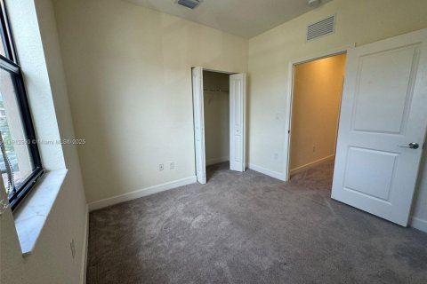 Touwnhouse à vendre à Hialeah, Floride: 3 chambres, 131.18 m2 № 1969273 - photo 18