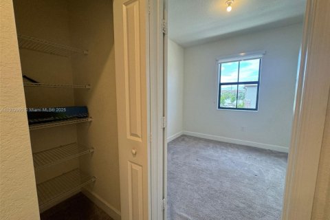 Touwnhouse à vendre à Hialeah, Floride: 3 chambres, 131.18 m2 № 1969273 - photo 21