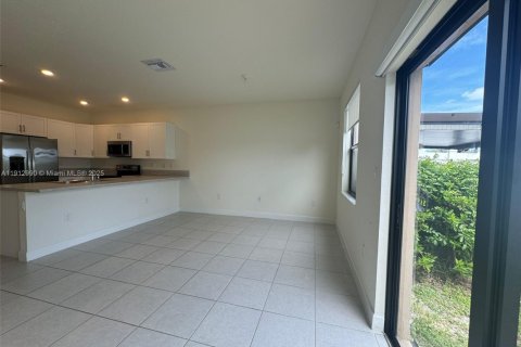 Touwnhouse à vendre à Hialeah, Floride: 3 chambres, 131.18 m2 № 1969273 - photo 4