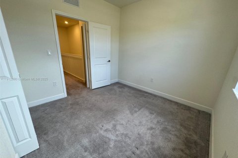Touwnhouse à vendre à Hialeah, Floride: 3 chambres, 131.18 m2 № 1969273 - photo 17