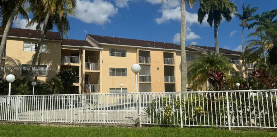 Condominio en Miami, Florida, 2 dormitorios  № 2049056