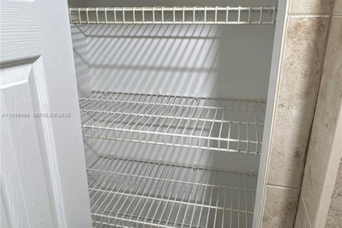 Condominio en alquiler en Miami, Florida, 2 dormitorios, 101.54 m2 № 2049056 - foto 24