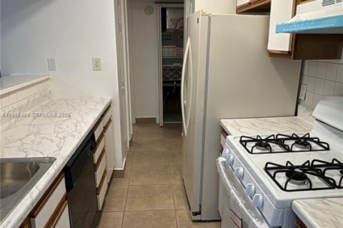 Condominio en alquiler en Miami, Florida, 2 dormitorios, 101.54 m2 № 2049056 - foto 4