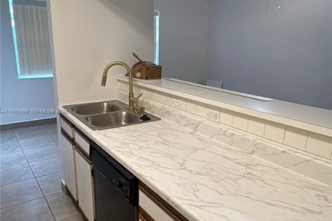 Condominio en alquiler en Miami, Florida, 2 dormitorios, 101.54 m2 № 2049056 - foto 6