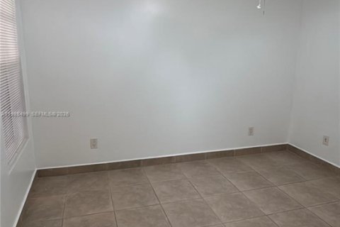 Condominio en alquiler en Miami, Florida, 2 dormitorios, 101.54 m2 № 2049056 - foto 16