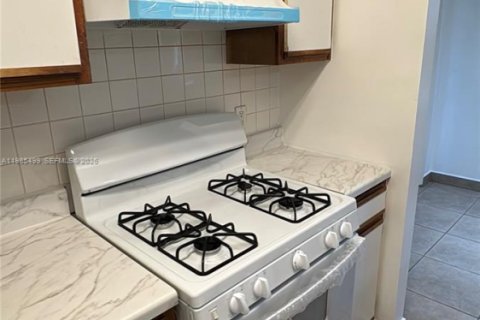 Condominio en alquiler en Miami, Florida, 2 dormitorios, 101.54 m2 № 2049056 - foto 3