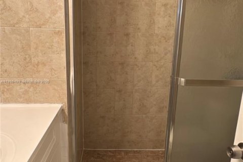 Condominio en alquiler en Miami, Florida, 2 dormitorios, 101.54 m2 № 2049056 - foto 14