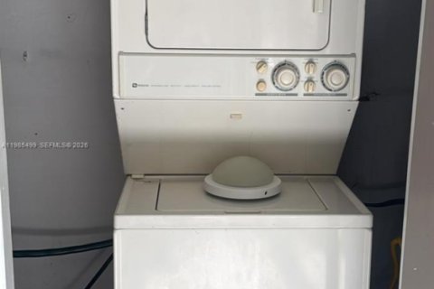 Condominio en alquiler en Miami, Florida, 2 dormitorios, 101.54 m2 № 2049056 - foto 25