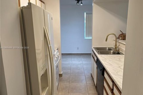 Condominio en alquiler en Miami, Florida, 2 dormitorios, 101.54 m2 № 2049056 - foto 5