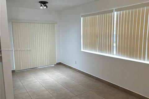 Condominio en alquiler en Miami, Florida, 2 dormitorios, 101.54 m2 № 2049056 - foto 9