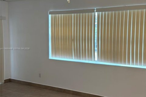 Condominio en alquiler en Miami, Florida, 2 dormitorios, 101.54 m2 № 2049056 - foto 10