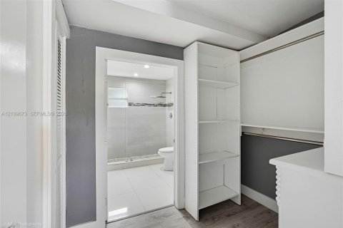 Villa ou maison à vendre à Pompano Beach, Floride: 3 chambres, 82.31 m2 № 2426450 - photo 17