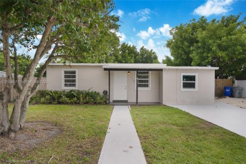 Villa ou maison à Pompano Beach, Floride 3 chambres, 82.31 m2 № 2426450