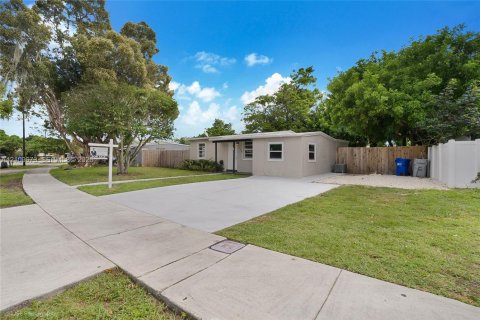 Villa ou maison à vendre à Pompano Beach, Floride: 3 chambres, 82.31 m2 № 2426450 - photo 5