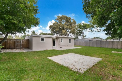 Villa ou maison à vendre à Pompano Beach, Floride: 3 chambres, 82.31 m2 № 2426450 - photo 27