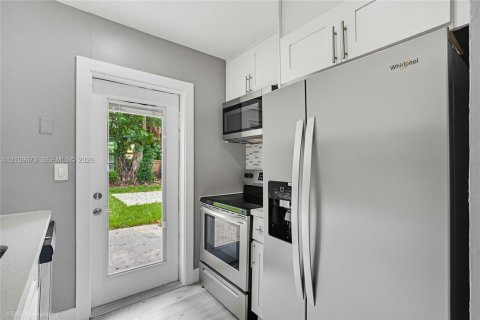 Villa ou maison à vendre à Pompano Beach, Floride: 3 chambres, 82.31 m2 № 2426450 - photo 9