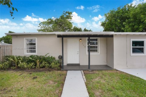 Villa ou maison à vendre à Pompano Beach, Floride: 3 chambres, 82.31 m2 № 2426450 - photo 2