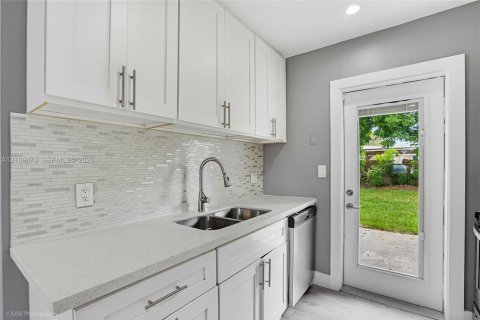 Villa ou maison à vendre à Pompano Beach, Floride: 3 chambres, 82.31 m2 № 2426450 - photo 10